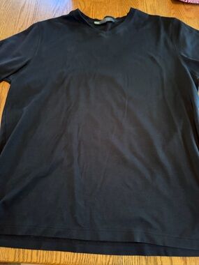 Robert Barakett V-neck T-shirt Large